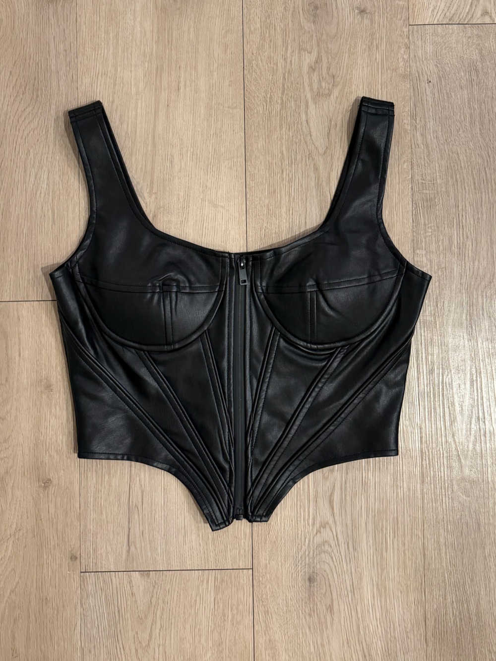 NWOT never worn WHITE FOX City Look Bustier Crop Faux Leather Black